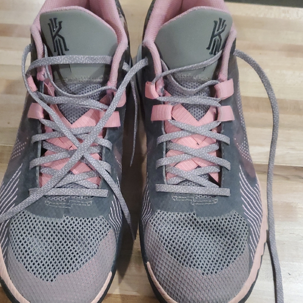 Nike Kyrie Flytrap5 - Gray and Moon Fossil Pink